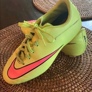 Girls Nike Cleats size 2.5Y